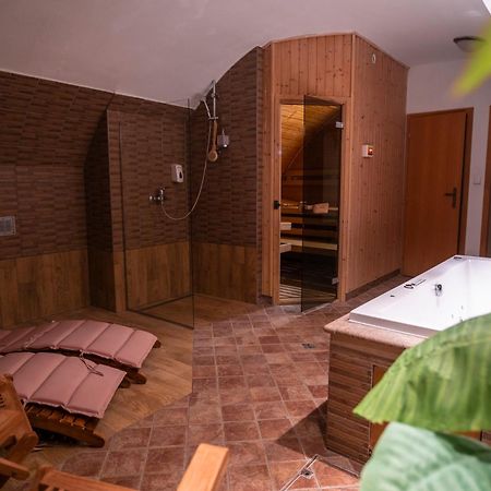 Hotel U Zlateho Kohouta Кромержиж Экстерьер фото