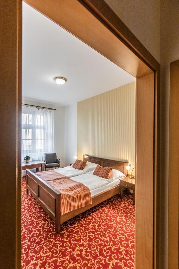 Hotel U Zlateho Kohouta Кромержиж Экстерьер фото