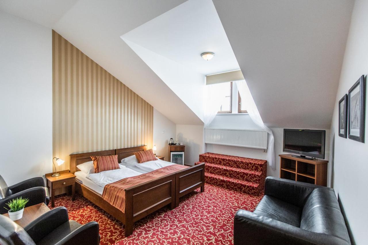 Hotel U Zlateho Kohouta Кромержиж Экстерьер фото