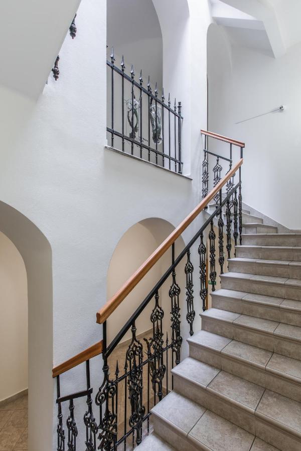 Hotel U Zlateho Kohouta Кромержиж Экстерьер фото