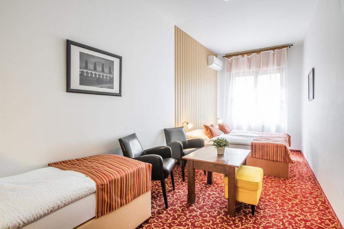 Hotel U Zlateho Kohouta Кромержиж Экстерьер фото