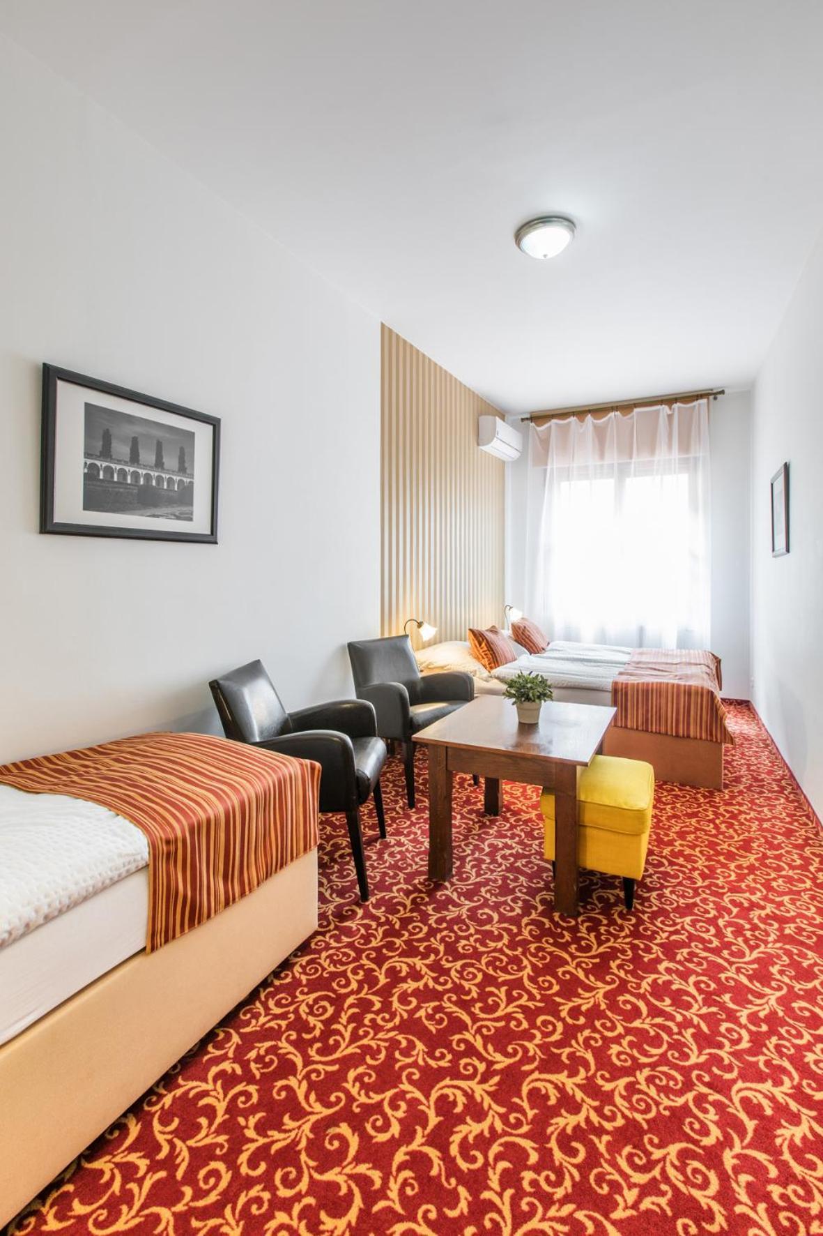 Hotel U Zlateho Kohouta Кромержиж Экстерьер фото
