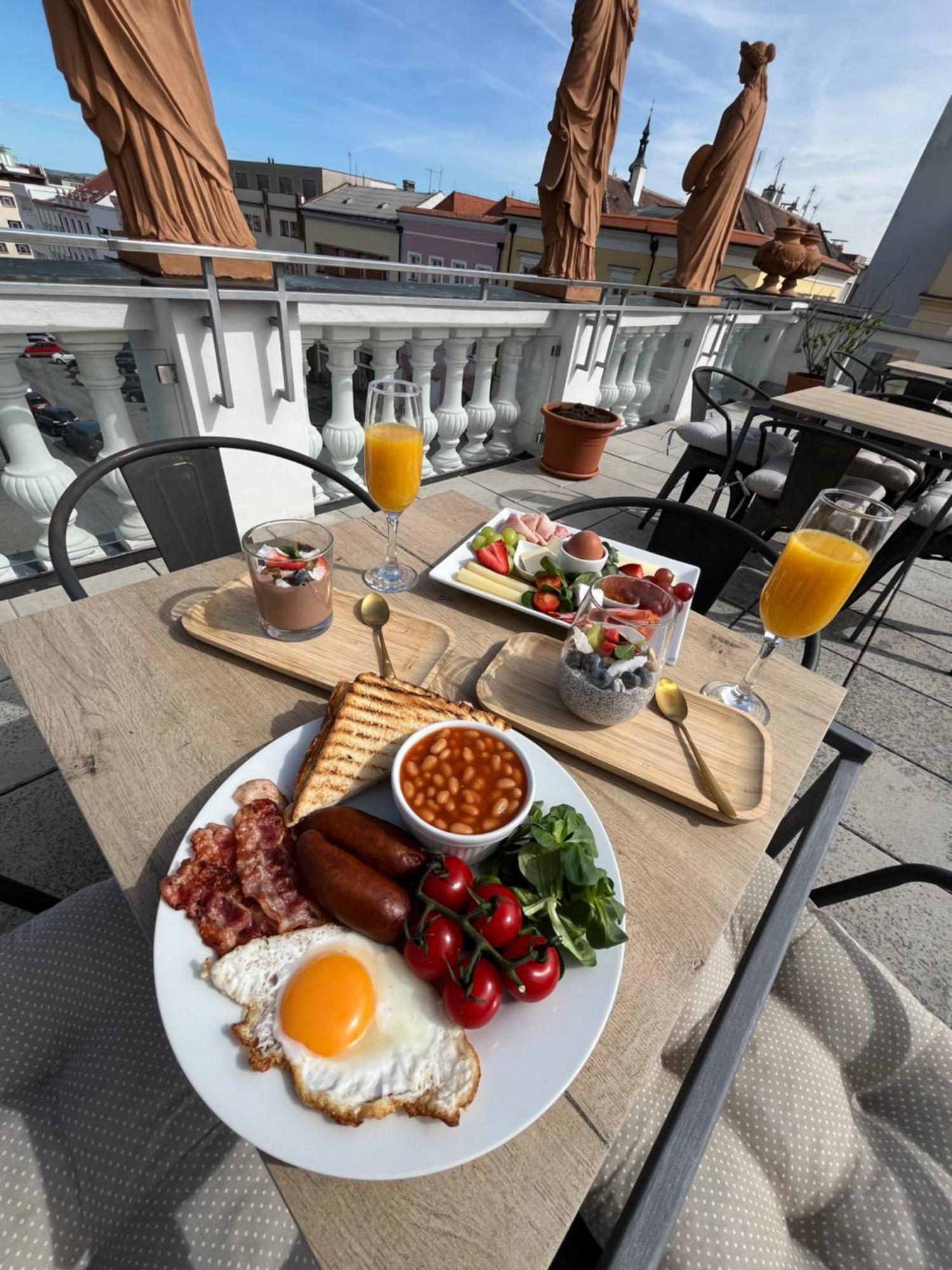 Hotel U Zlateho Kohouta Кромержиж Экстерьер фото