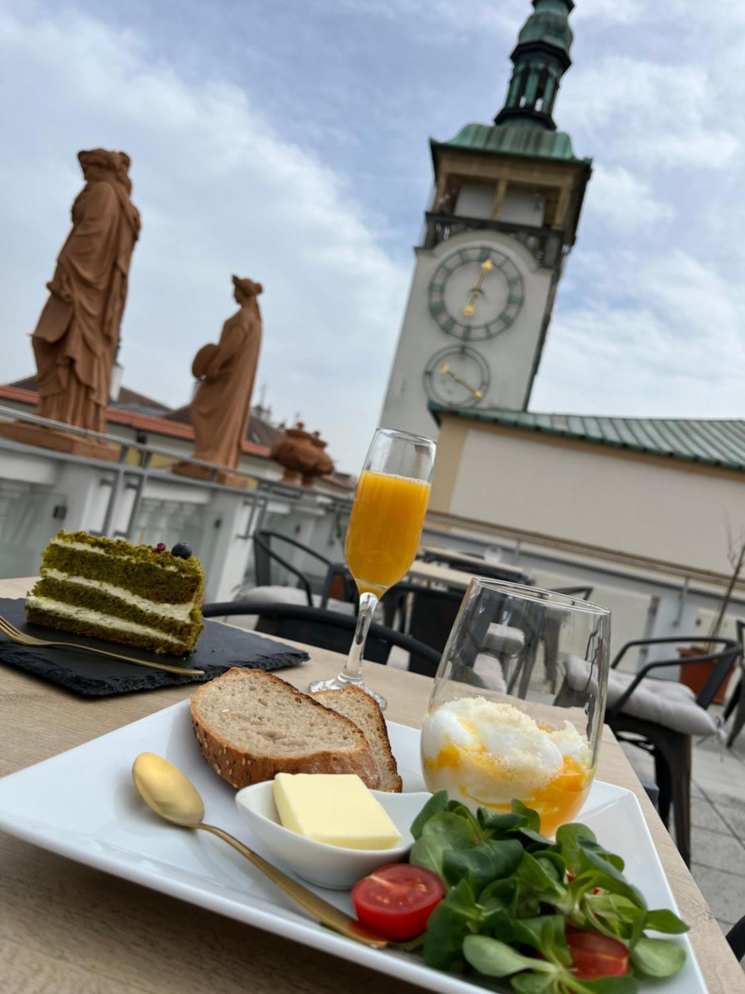 Hotel U Zlateho Kohouta Кромержиж Экстерьер фото