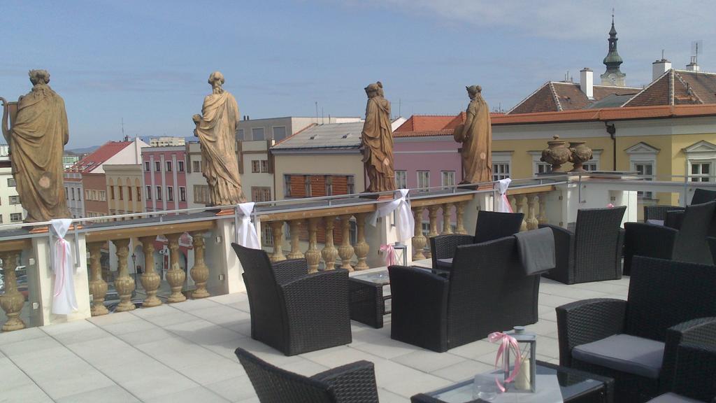 Hotel U Zlateho Kohouta Кромержиж Экстерьер фото