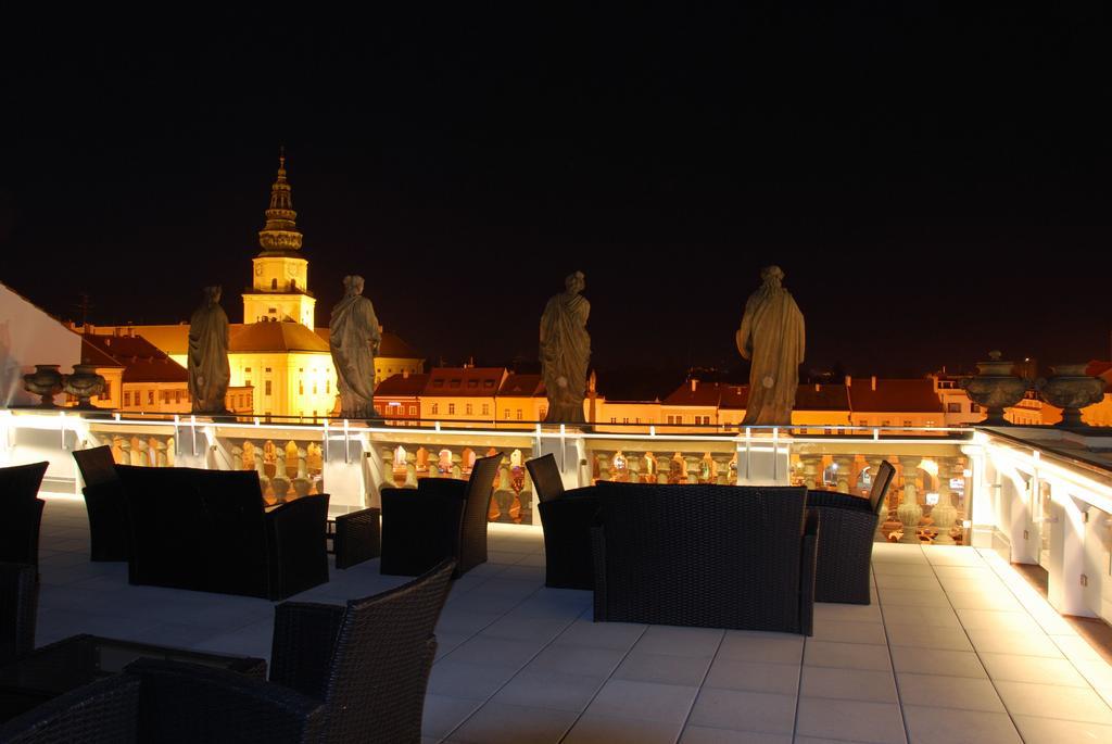 Hotel U Zlateho Kohouta Кромержиж Экстерьер фото