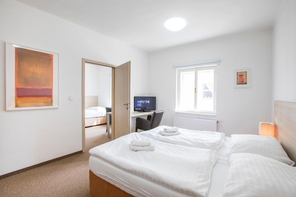 Hotel U Zlateho Kohouta Кромержиж Экстерьер фото