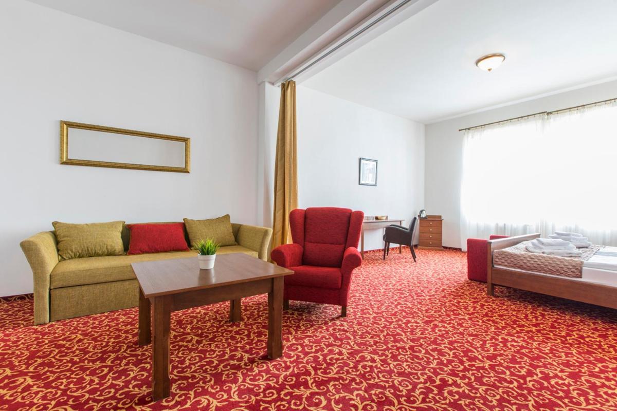 Hotel U Zlateho Kohouta Кромержиж Экстерьер фото