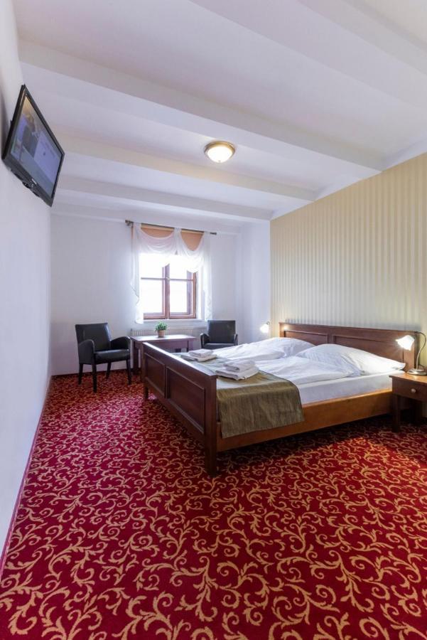 Hotel U Zlateho Kohouta Кромержиж Экстерьер фото