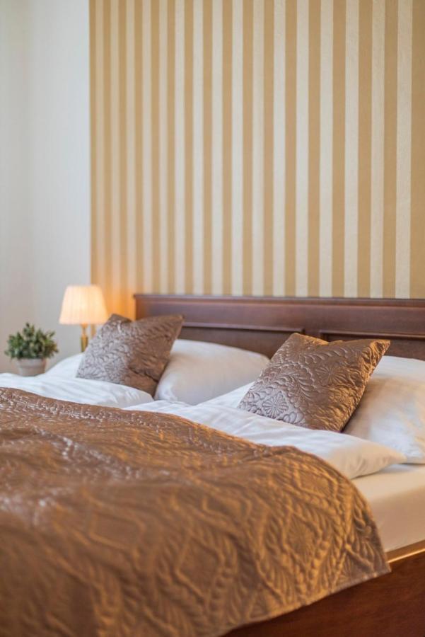 Hotel U Zlateho Kohouta Кромержиж Экстерьер фото