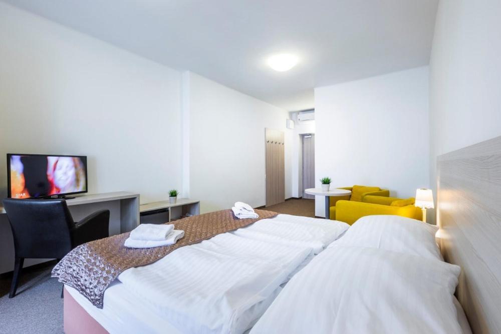 Hotel U Zlateho Kohouta Кромержиж Экстерьер фото