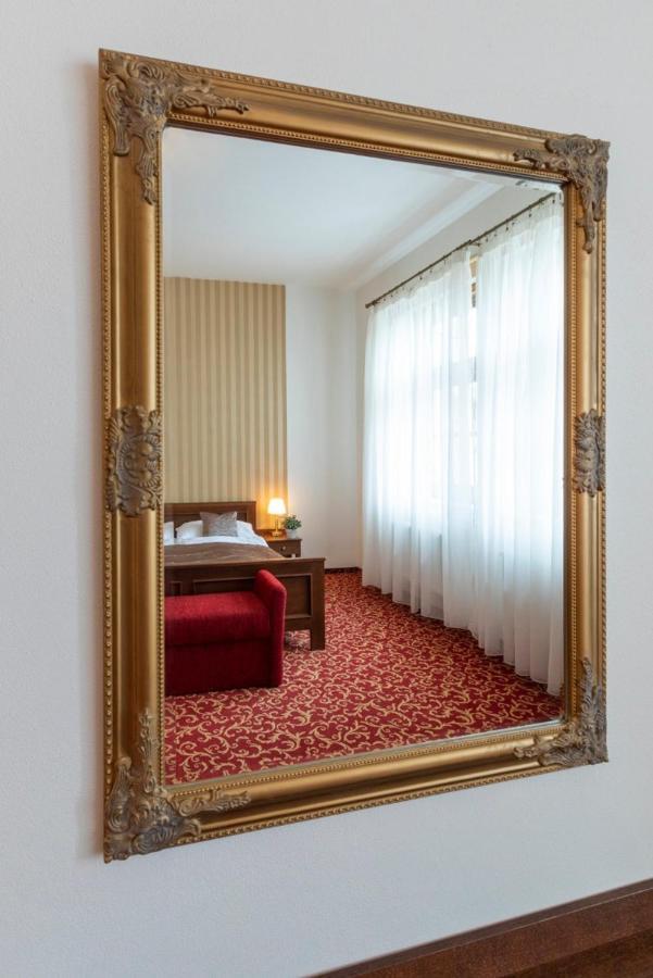 Hotel U Zlateho Kohouta Кромержиж Экстерьер фото
