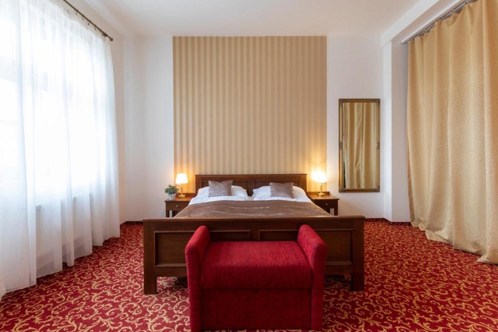Hotel U Zlateho Kohouta Кромержиж Экстерьер фото