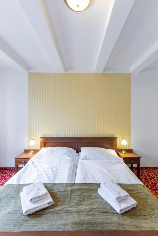 Hotel U Zlateho Kohouta Кромержиж Экстерьер фото