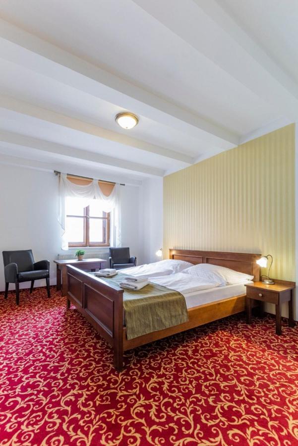 Hotel U Zlateho Kohouta Кромержиж Экстерьер фото